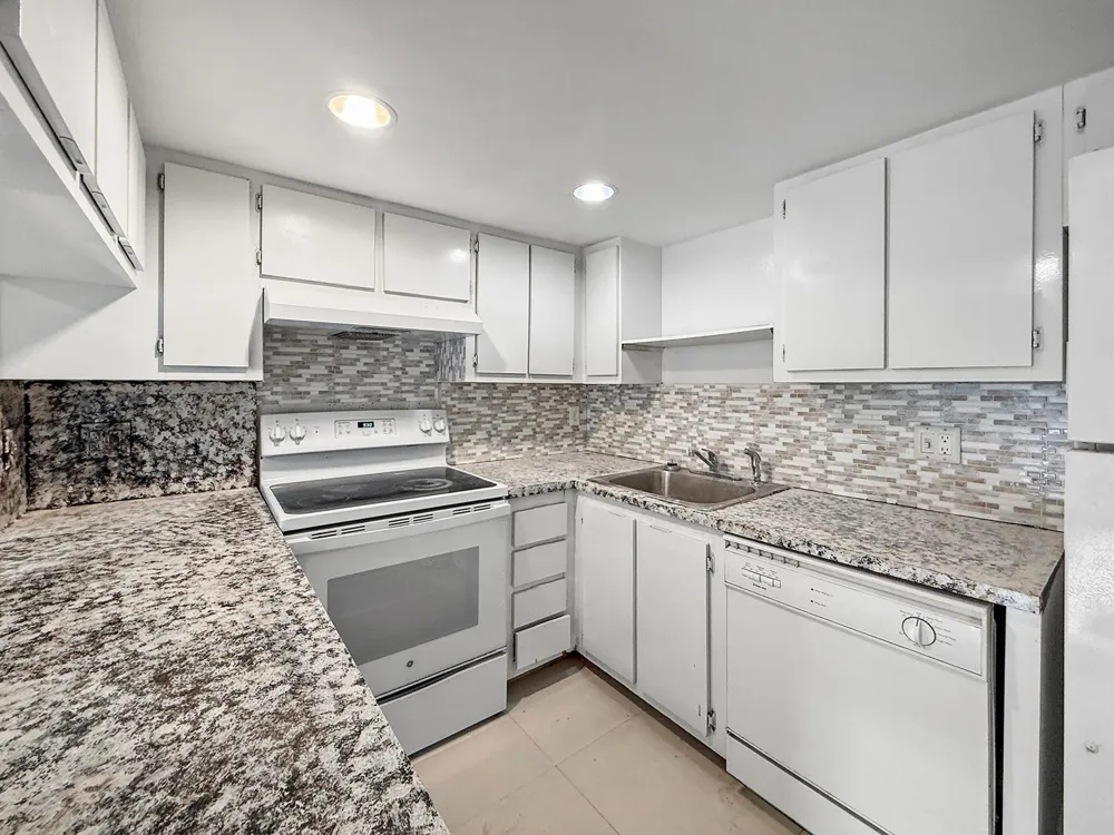 8290 LAKE DRIVE #250 Doral, FL 33166