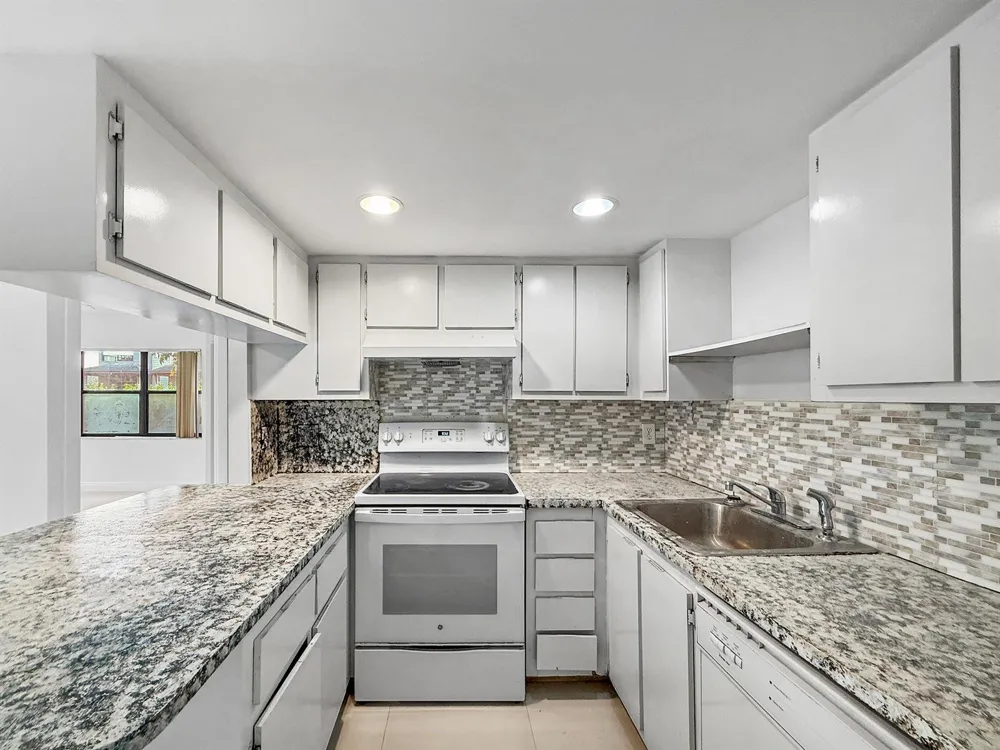 8290 LAKE DRIVE #250 Doral, FL 33166