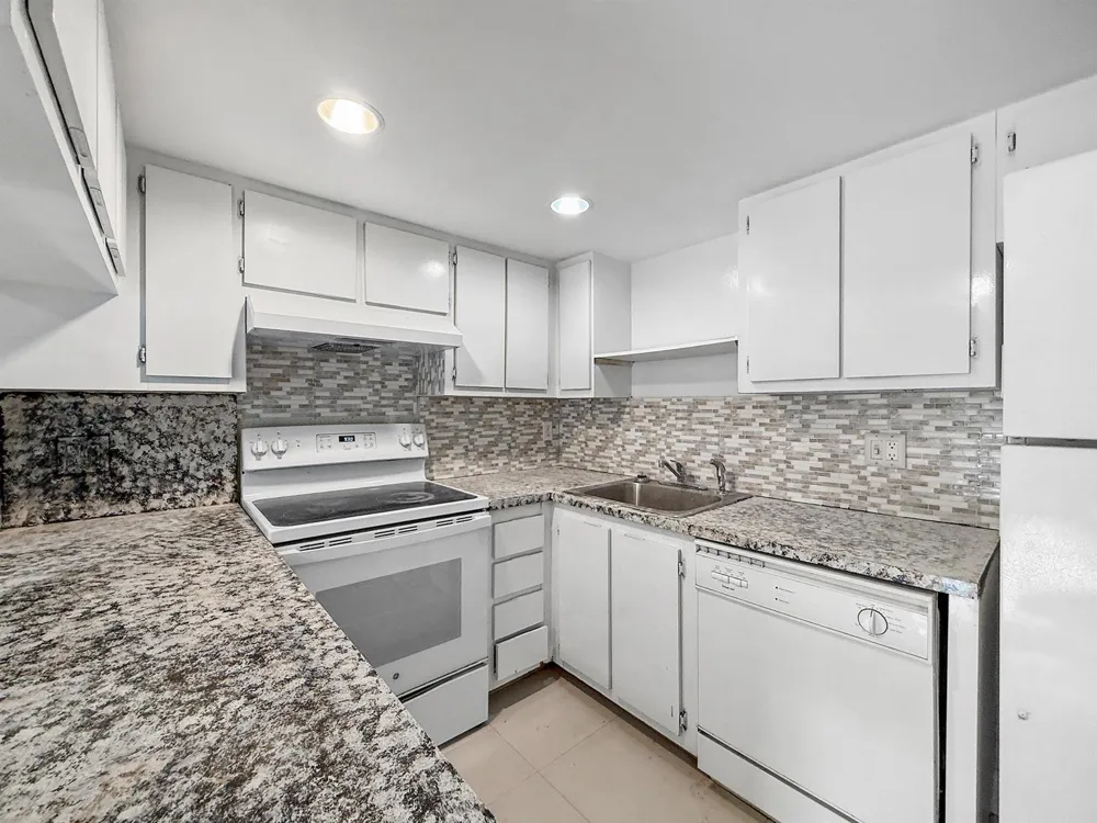 8290 LAKE DRIVE #250 Doral, FL 33166