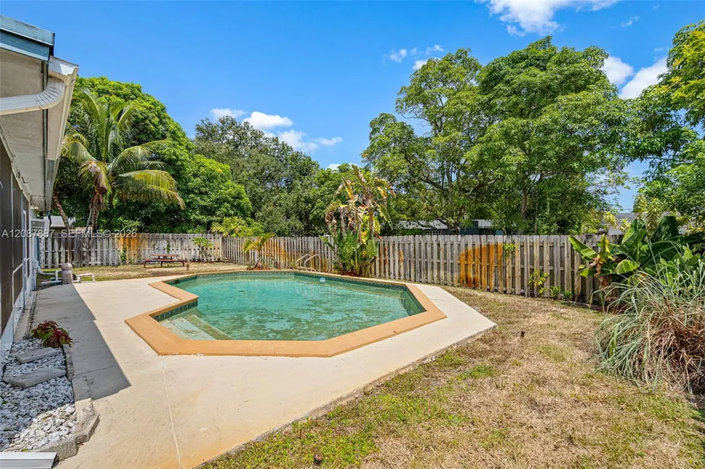 800 NW 48th Ter Plantation, FL 33317