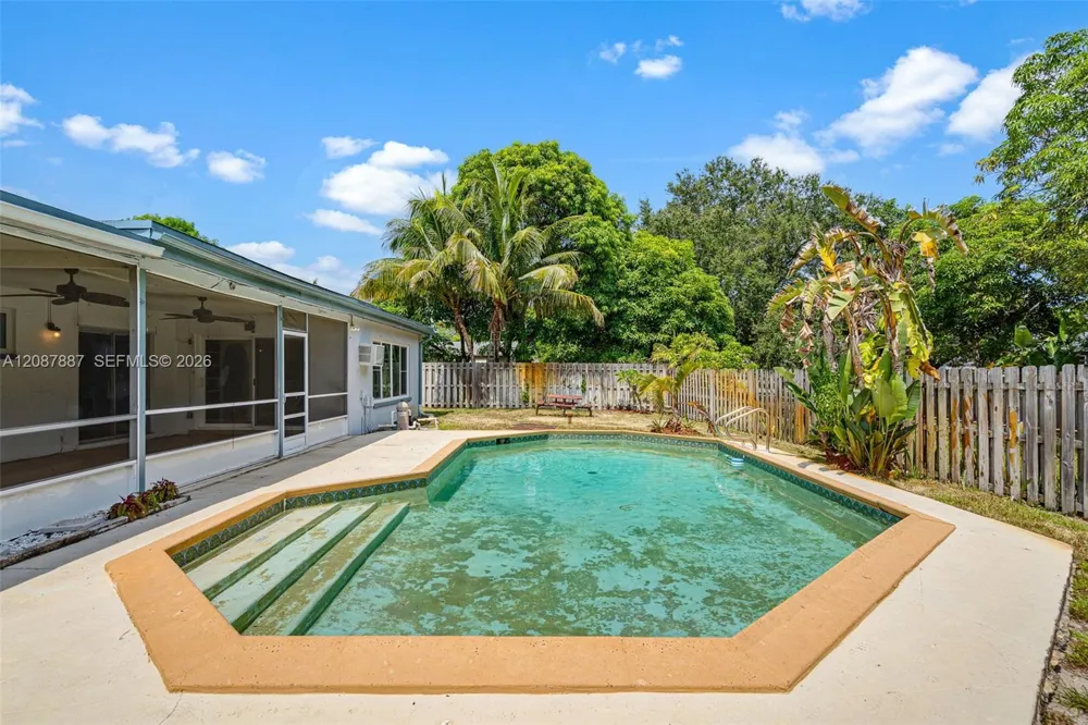 800 NW 48th Ter Plantation, FL 33317