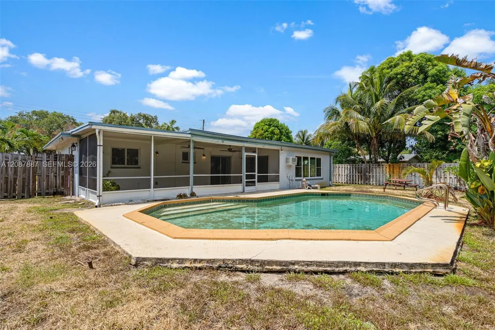 800 NW 48th Ter Plantation, FL 33317