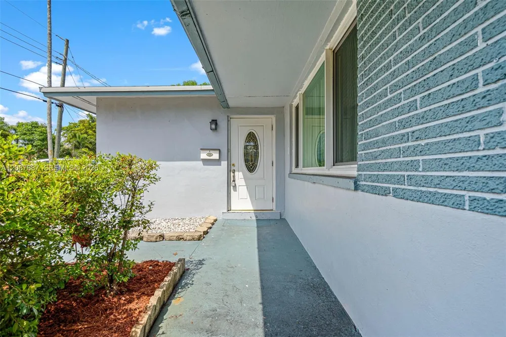 800 NW 48th Ter Plantation, FL 33317