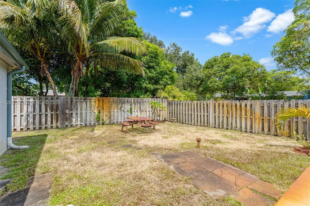 800 NW 48th Ter Plantation, FL 33317