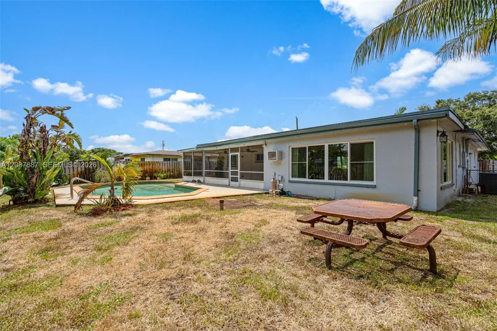 800 NW 48th Ter Plantation, FL 33317