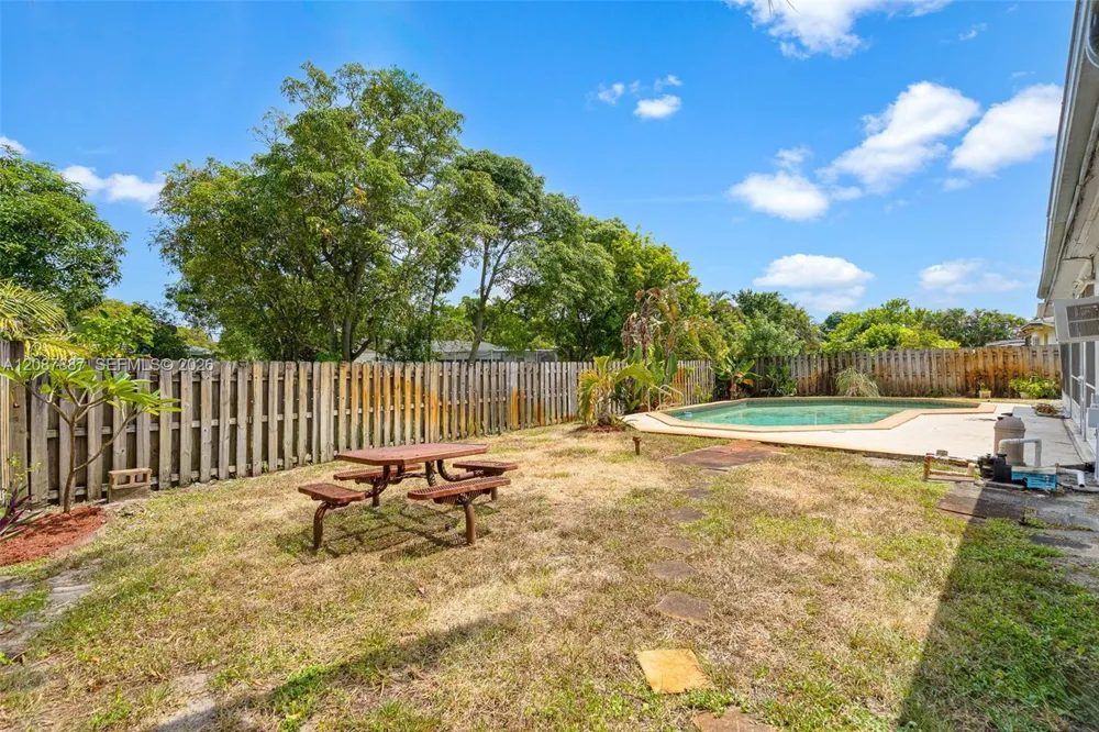 800 NW 48th Ter Plantation, FL 33317