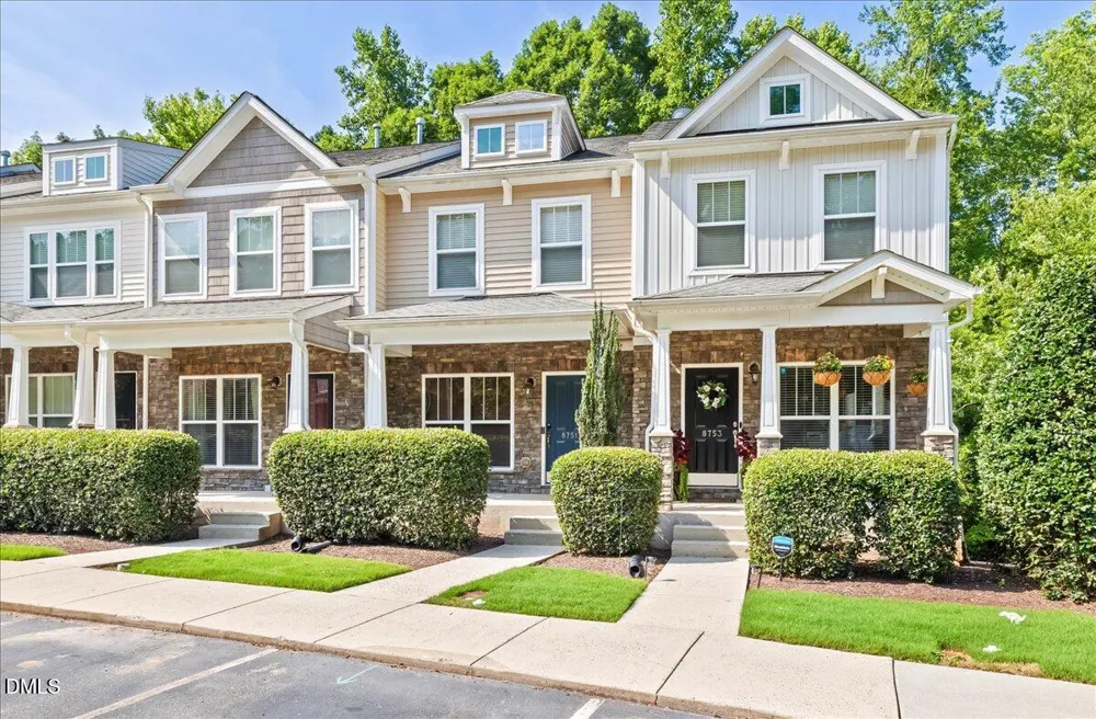 8751 Cypress Grove Run Raleigh, NC 27612