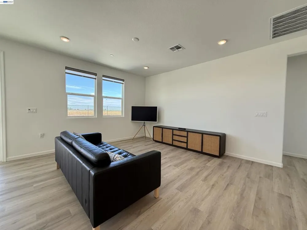 3065 Blue Opal Cir Roseville, CA 95747