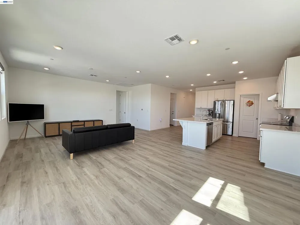 3065 Blue Opal Cir Roseville, CA 95747