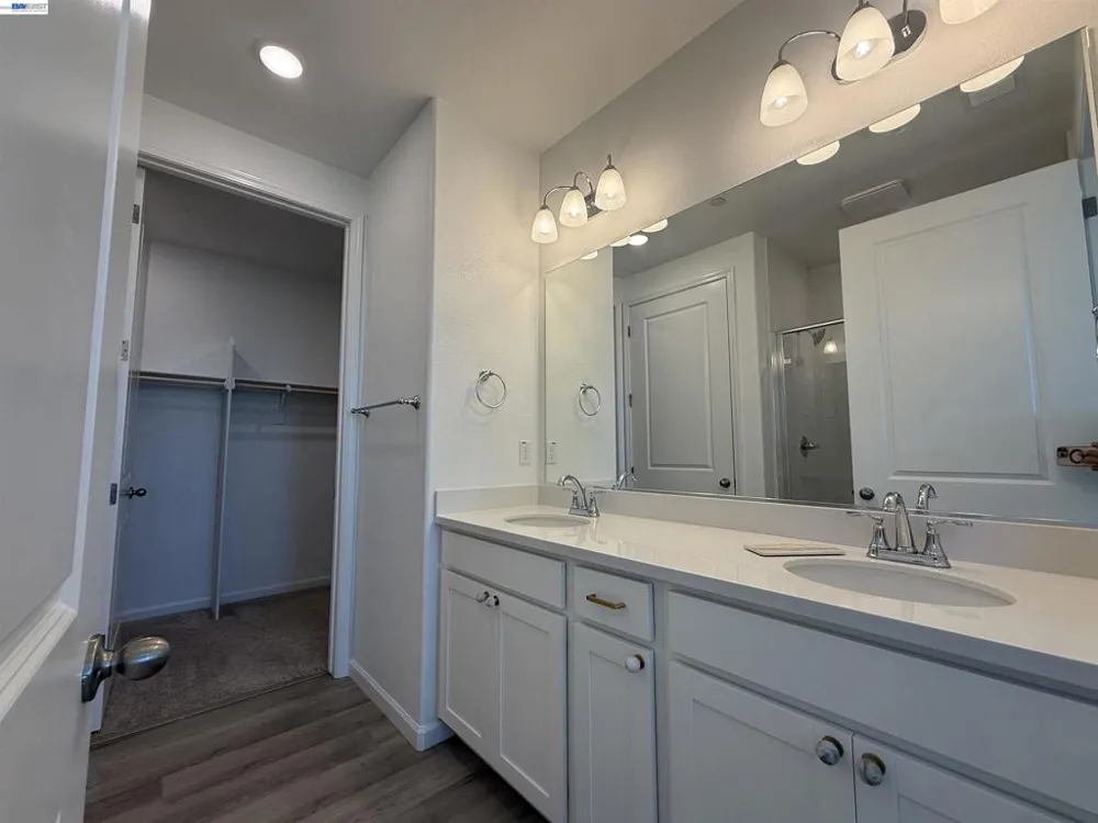 3065 Blue Opal Cir Roseville, CA 95747