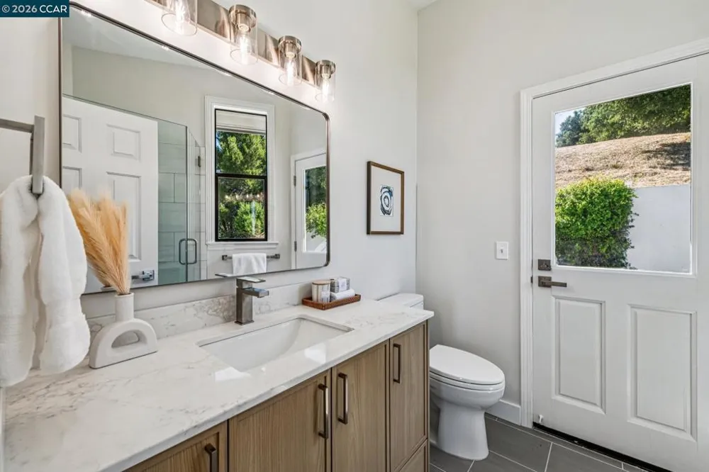 6 Tanglewood Lane Lafayette, CA 94549