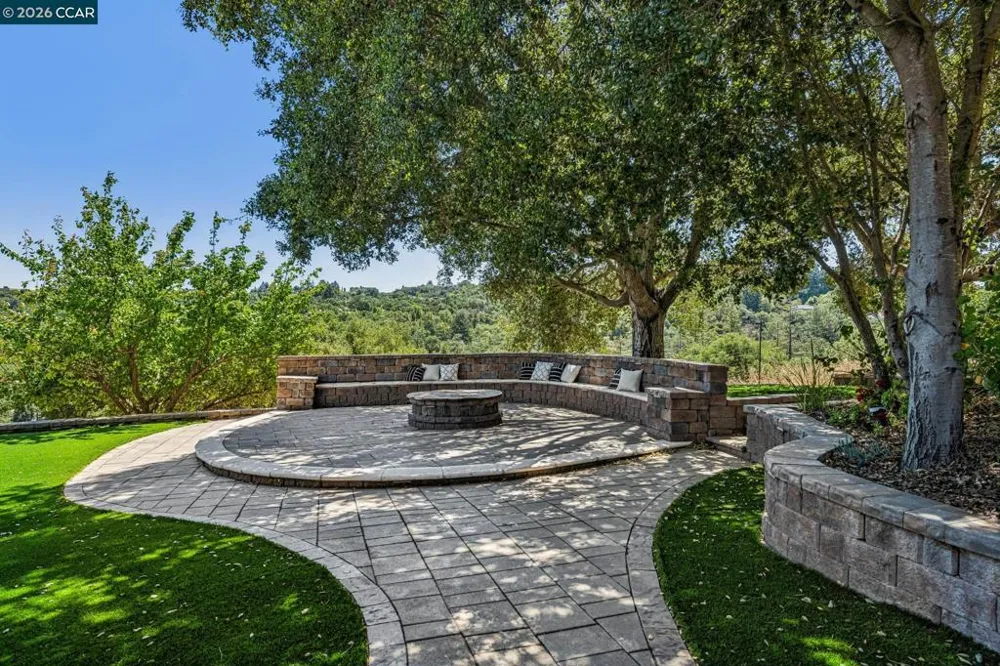6 Tanglewood Lane Lafayette, CA 94549