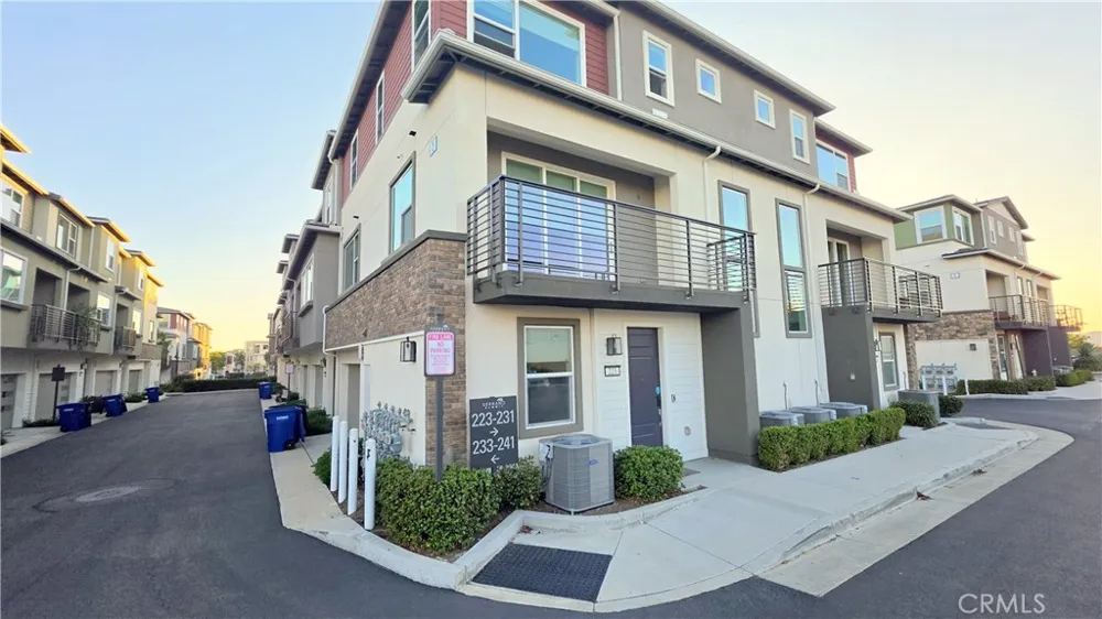 223 Carmona Lake Forest, CA 92630