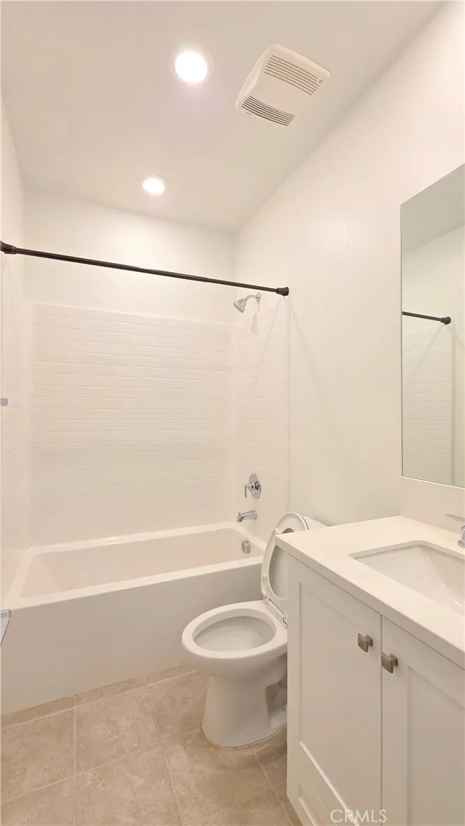 223 Carmona Lake Forest, CA 92630