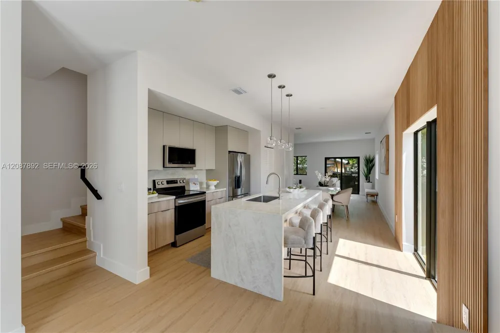 1917 NW 17th ST #B Miami, FL 33125