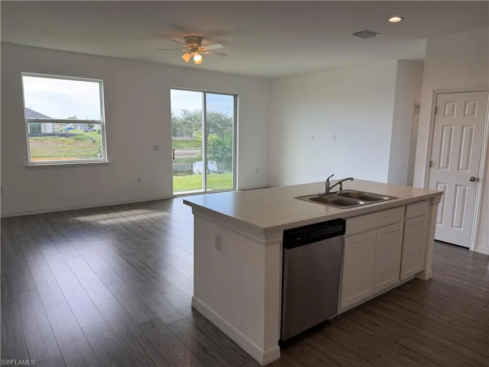 916 NW 3rd Avenue Cape Coral, FL 33993