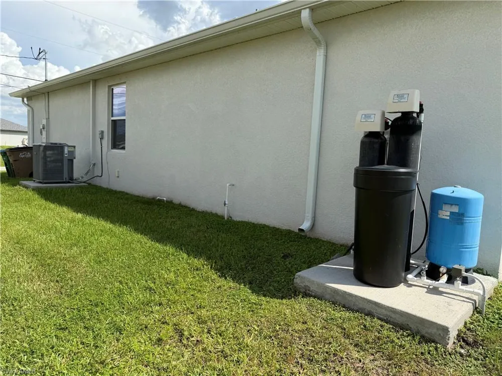 916 NW 3rd Avenue Cape Coral, FL 33993
