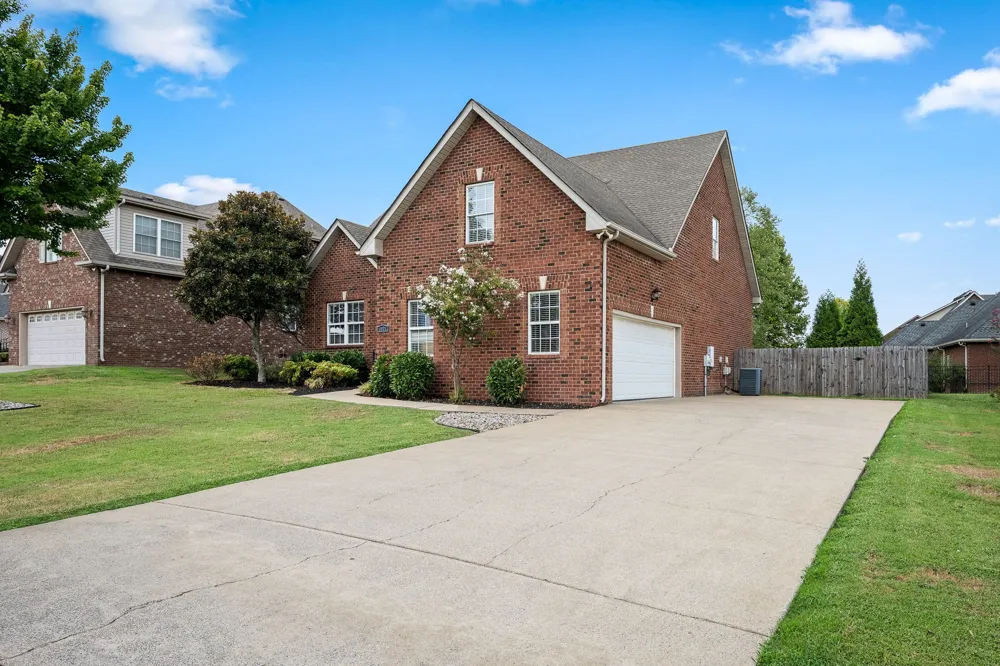 1921 Walking Dr Murfreesboro, TN 37130