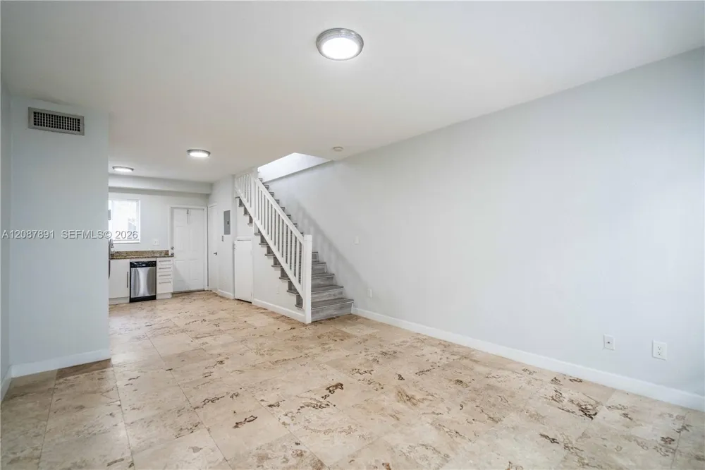 2180 Bay Dr #4B Miami Beach, FL 33141