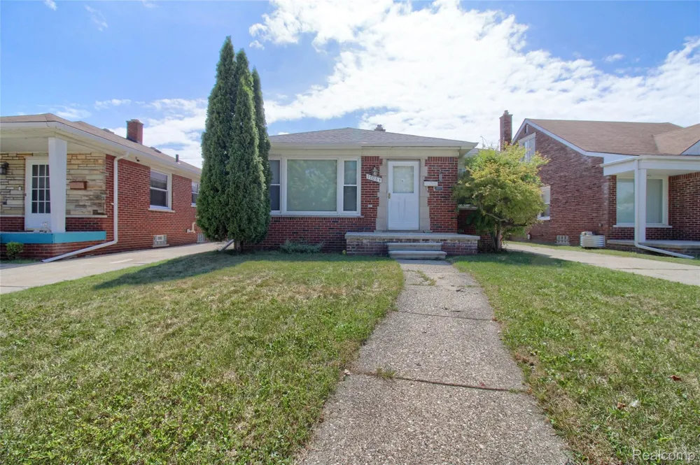 17084 Stricker Avenue Eastpointe City, MI 48021