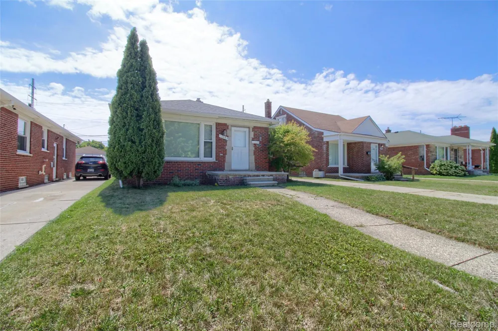 17084 Stricker Avenue Eastpointe City, MI 48021