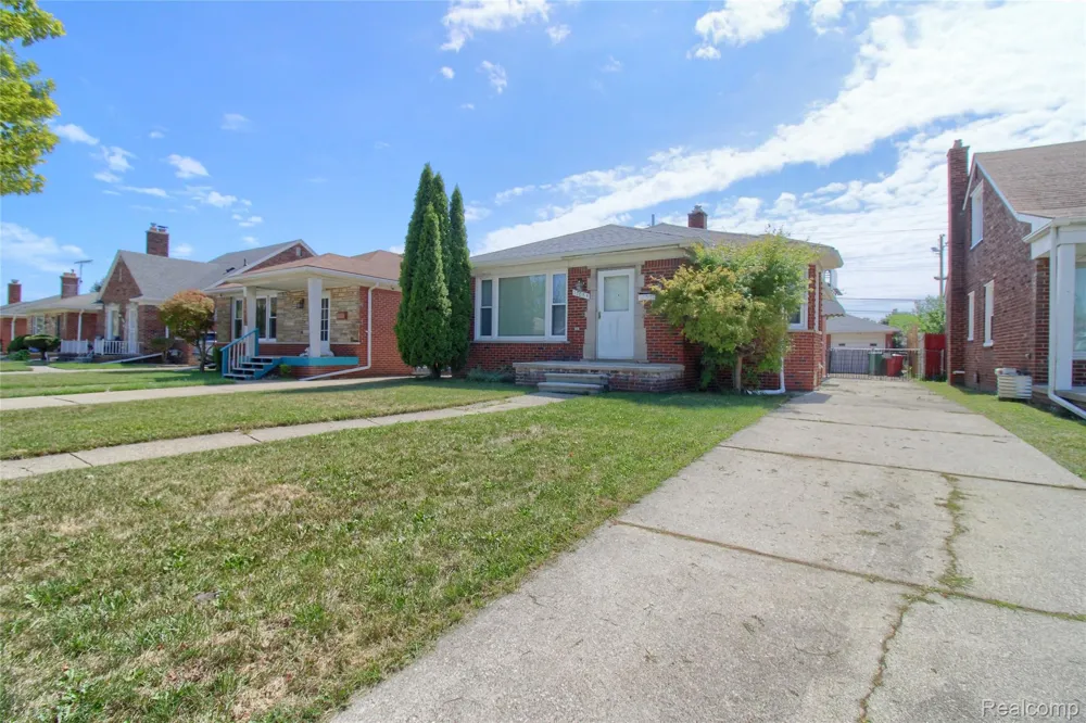 17084 Stricker Avenue Eastpointe City, MI 48021