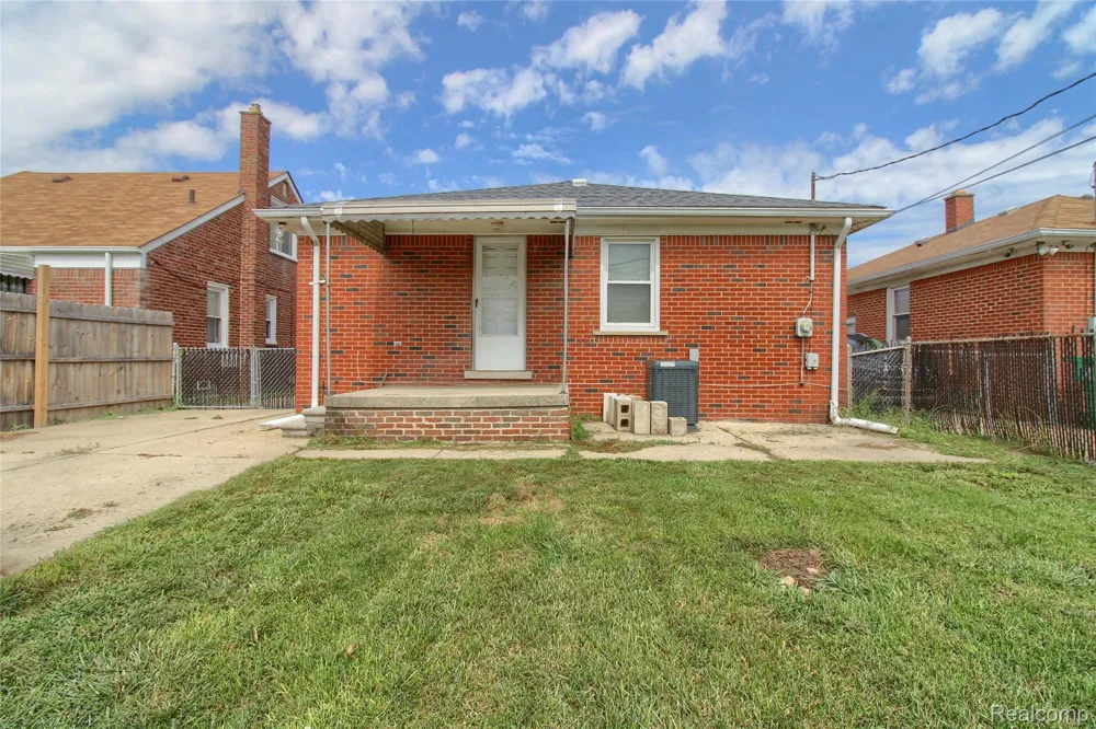 17084 Stricker Avenue Eastpointe City, MI 48021
