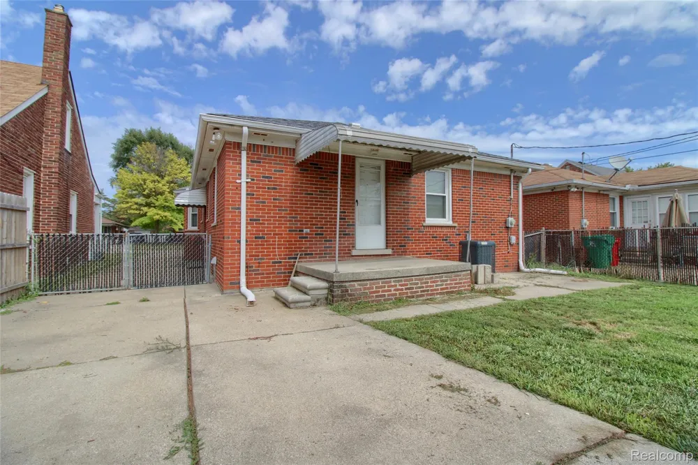 17084 Stricker Avenue Eastpointe City, MI 48021