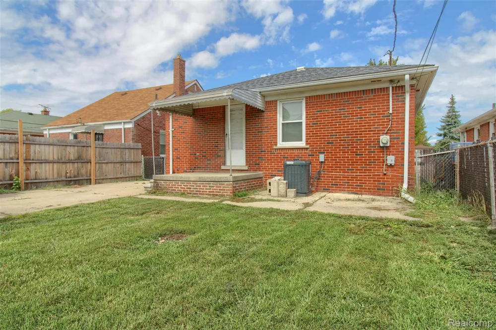 17084 Stricker Avenue Eastpointe City, MI 48021