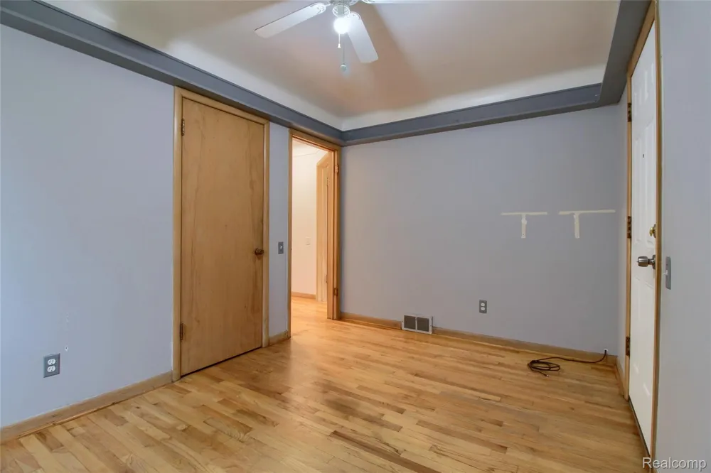 17084 Stricker Avenue Eastpointe City, MI 48021