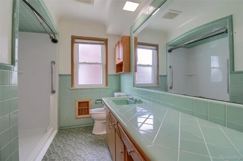 17084 Stricker Avenue Eastpointe City, MI 48021