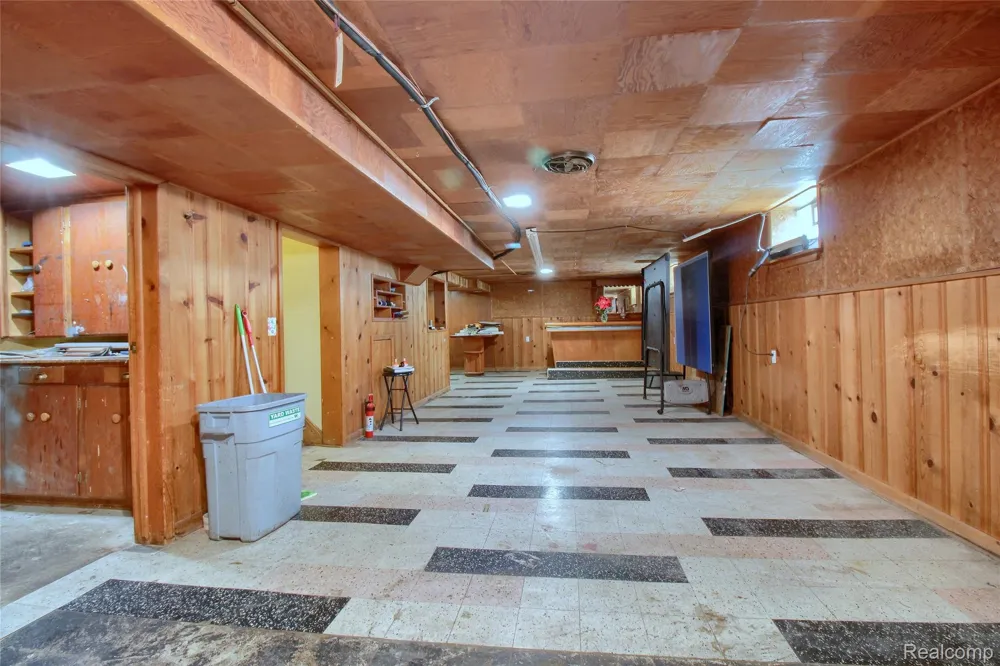17084 Stricker Avenue Eastpointe City, MI 48021