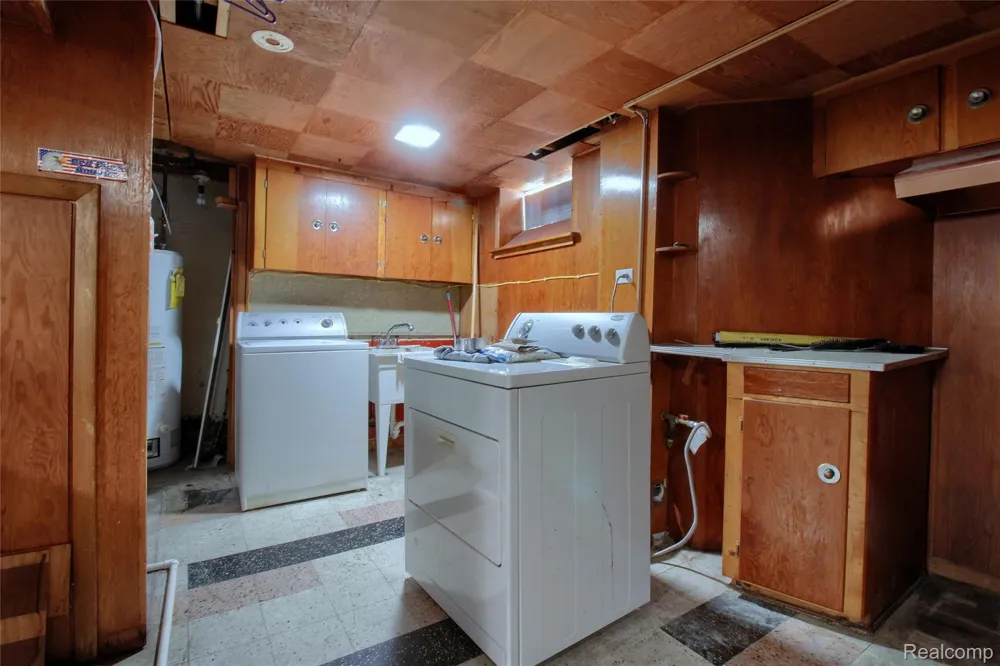 17084 Stricker Avenue Eastpointe City, MI 48021