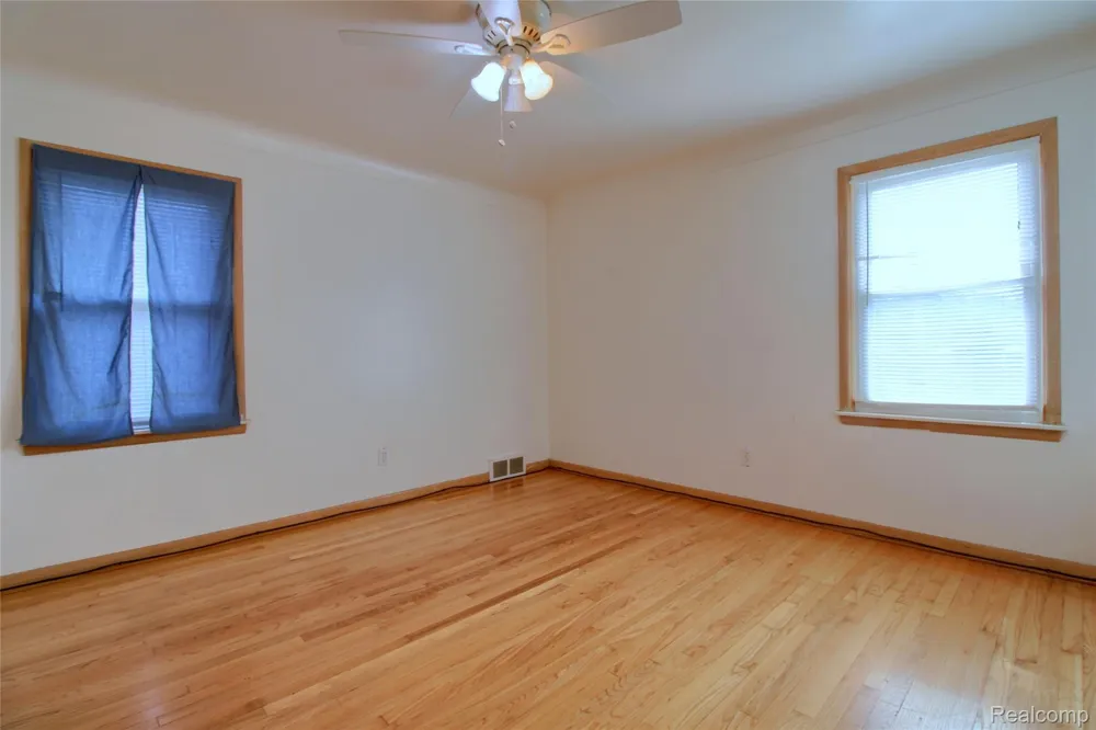 17084 Stricker Avenue Eastpointe City, MI 48021