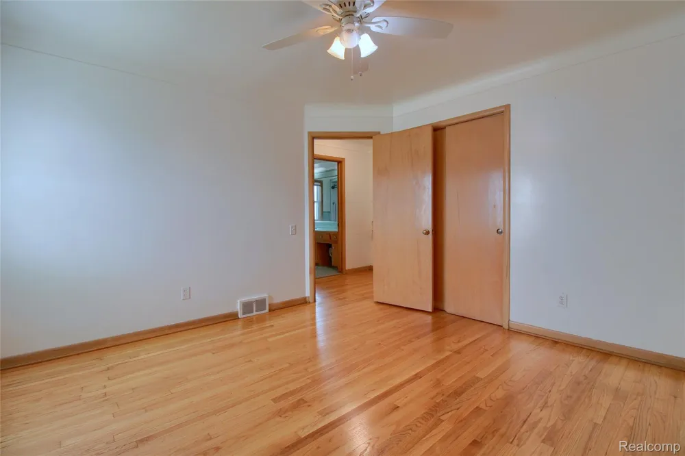 17084 Stricker Avenue Eastpointe City, MI 48021
