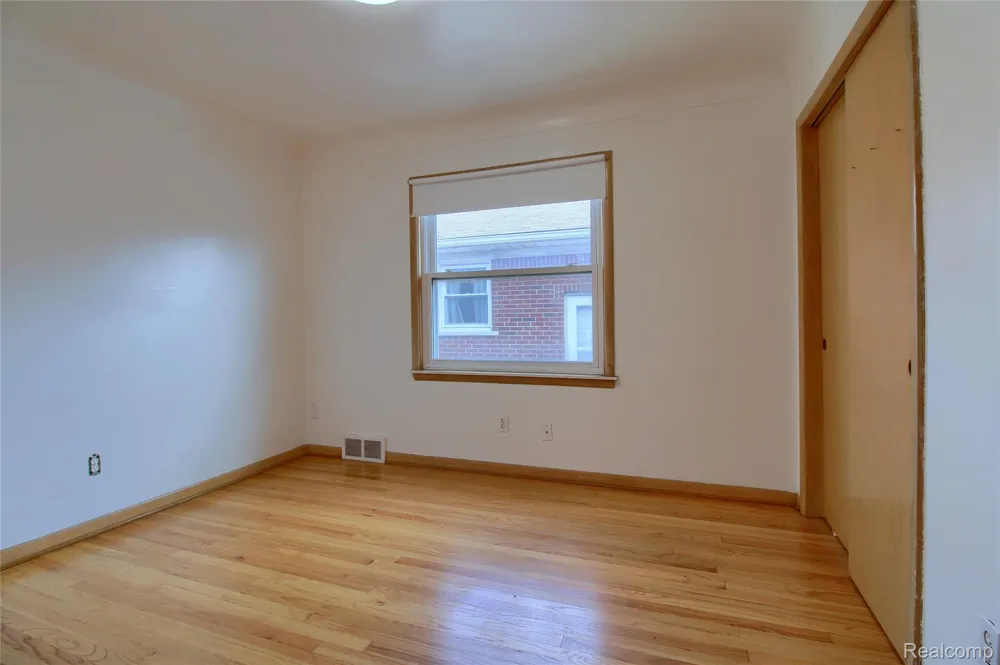 17084 Stricker Avenue Eastpointe City, MI 48021