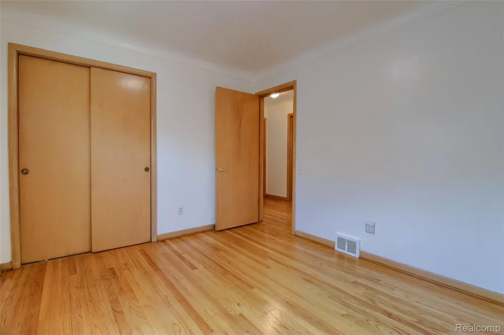 17084 Stricker Avenue Eastpointe City, MI 48021