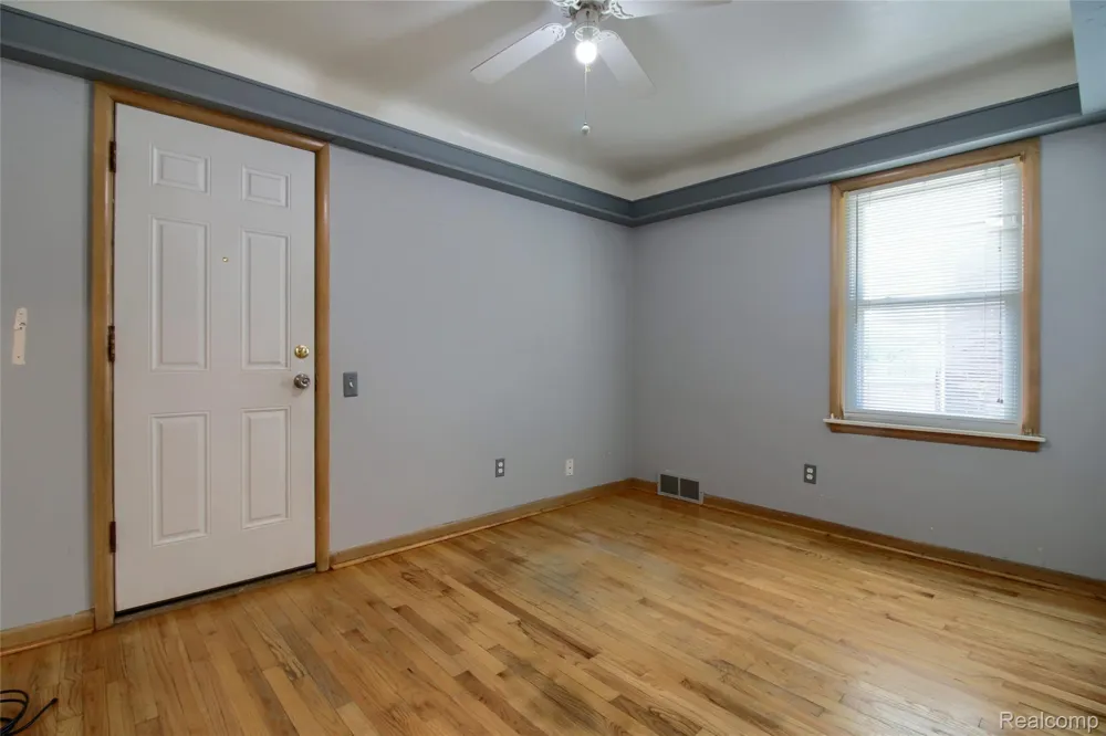 17084 Stricker Avenue Eastpointe City, MI 48021