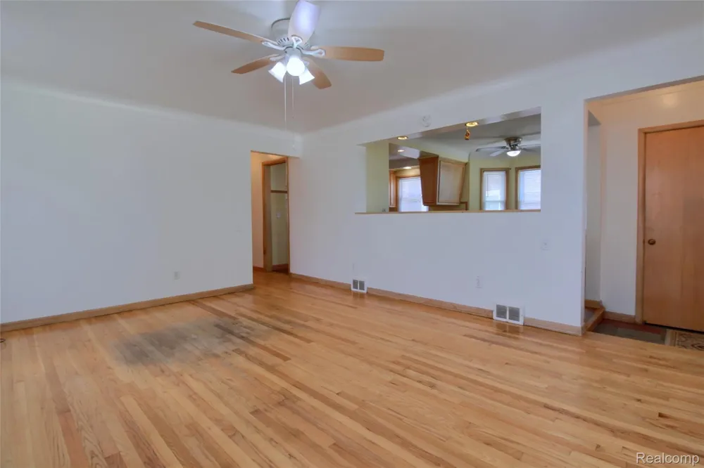 17084 Stricker Avenue Eastpointe City, MI 48021