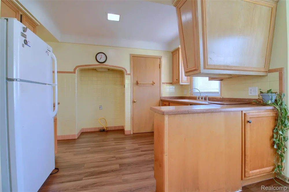 17084 Stricker Avenue Eastpointe City, MI 48021