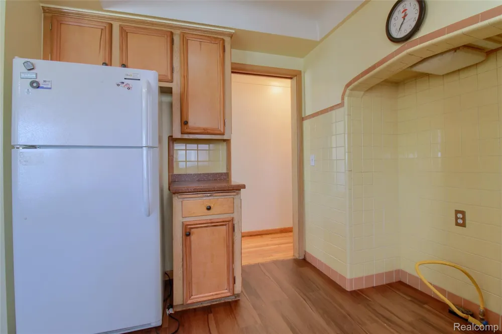 17084 Stricker Avenue Eastpointe City, MI 48021