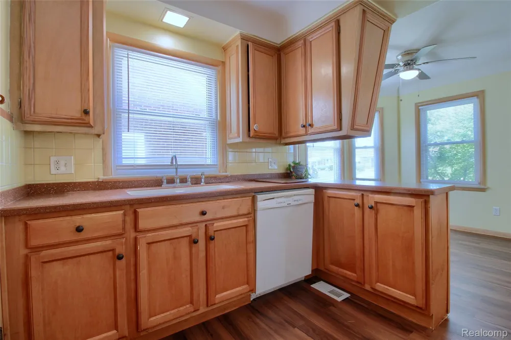 17084 Stricker Avenue Eastpointe City, MI 48021