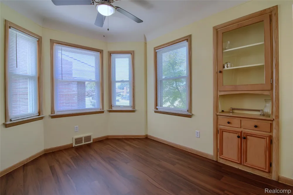 17084 Stricker Avenue Eastpointe City, MI 48021