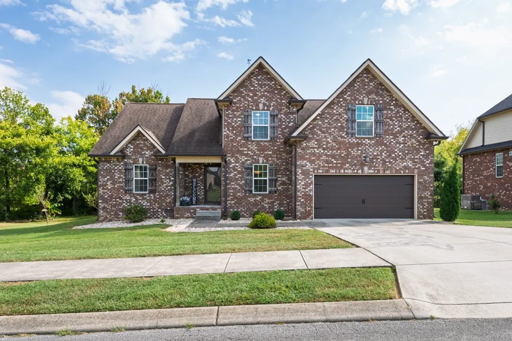 202 Hickory Pointe Dr Lebanon, TN 37087
