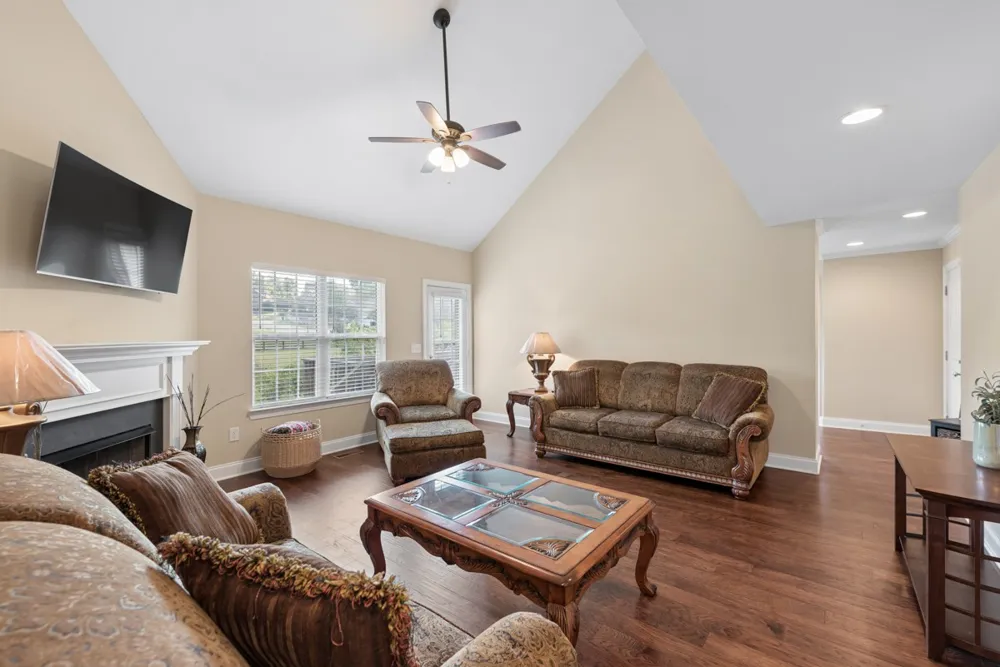 202 Hickory Pointe Dr Lebanon, TN 37087
