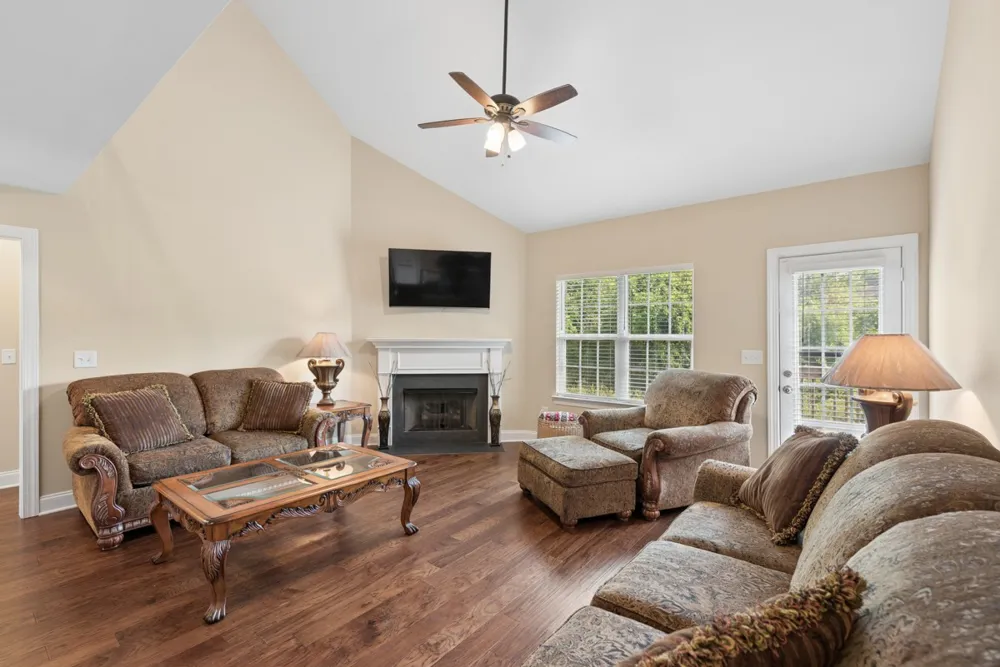202 Hickory Pointe Dr Lebanon, TN 37087
