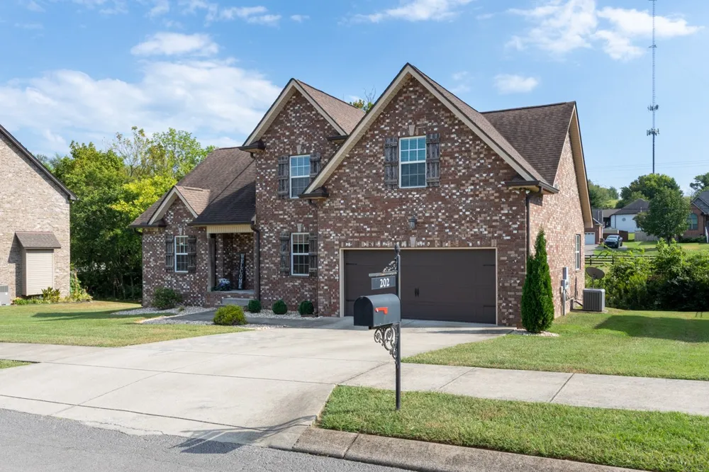 202 Hickory Pointe Dr Lebanon, TN 37087