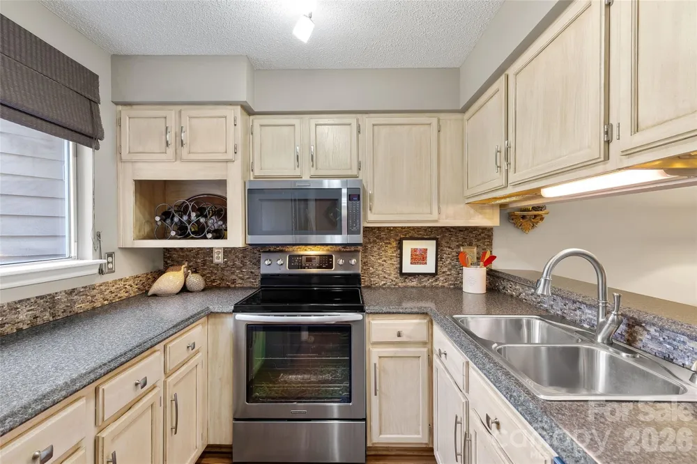 2508 Stradbrook Drive #B Charlotte, NC 28210