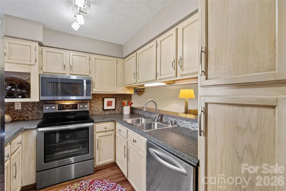 2508 Stradbrook Drive #B Charlotte, NC 28210