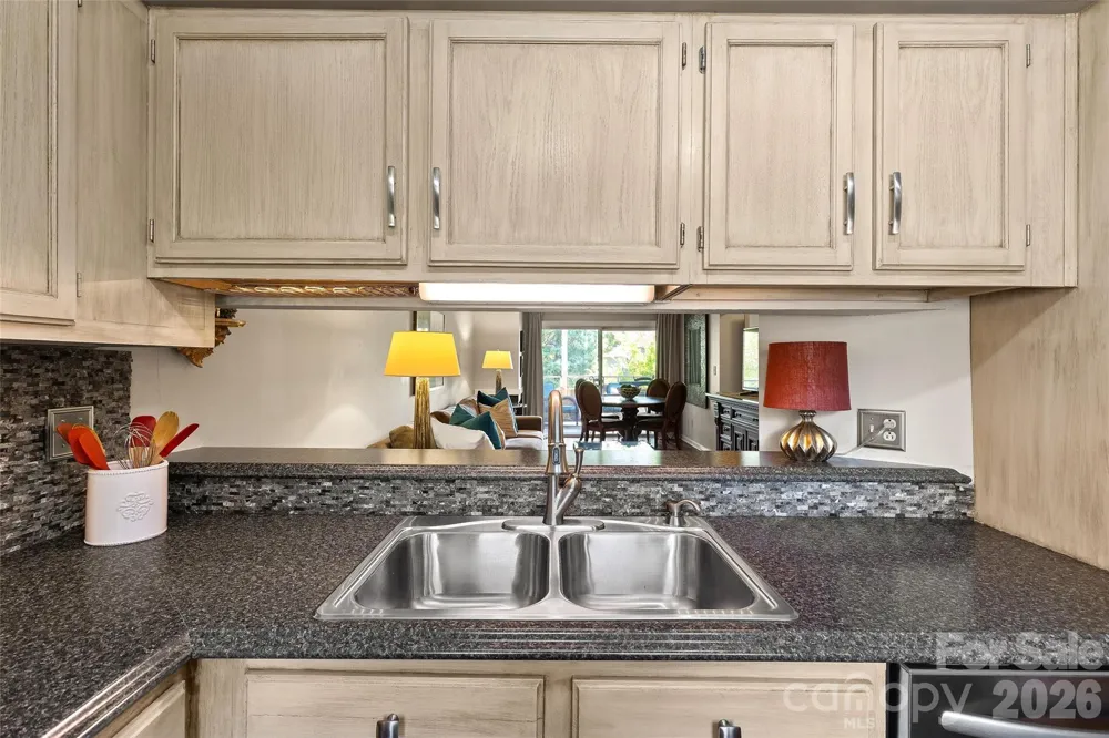 2508 Stradbrook Drive #B Charlotte, NC 28210
